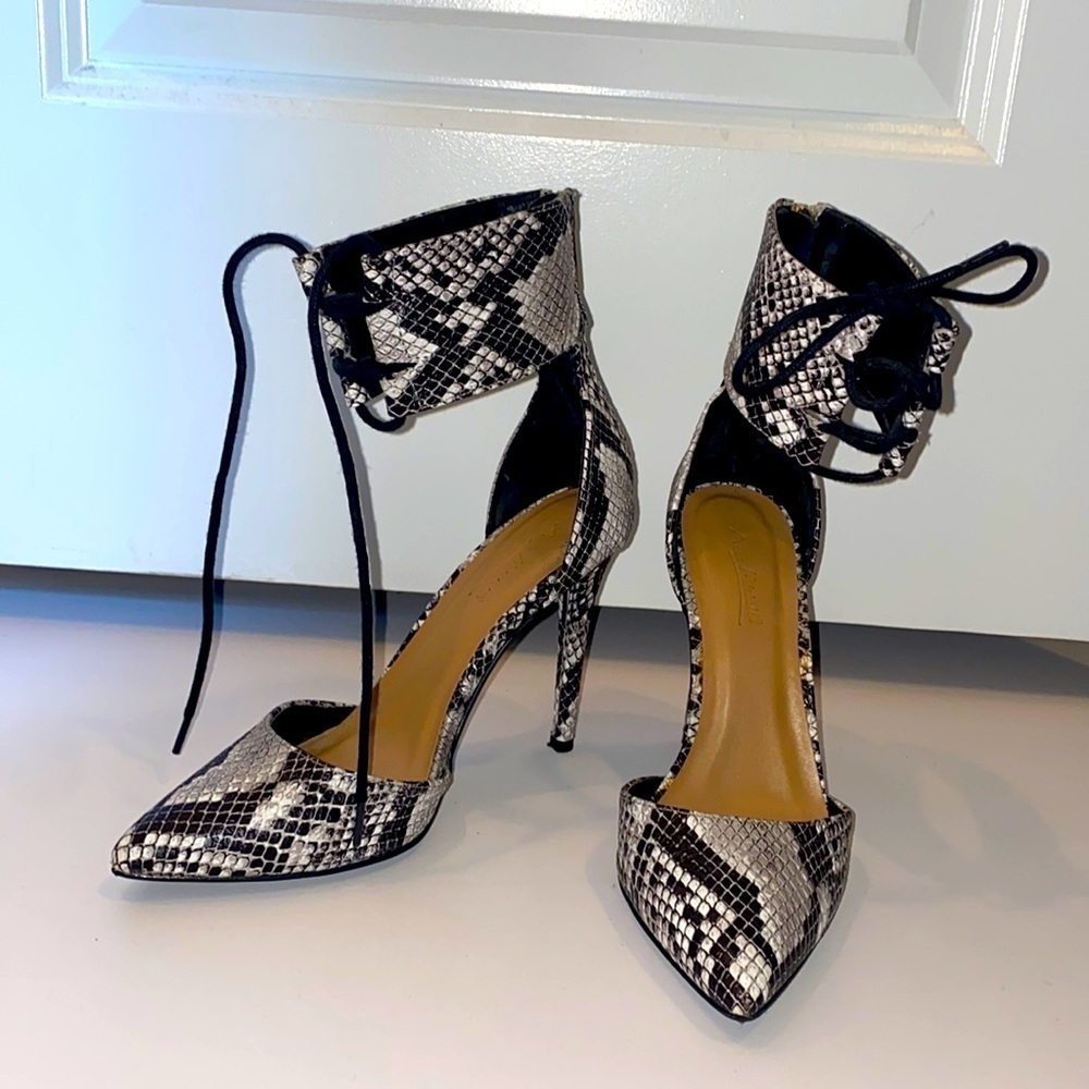 Snake Print Anna Michelle Heels Adjustable Ankle Pointed Toe Size 6 EUC No Box